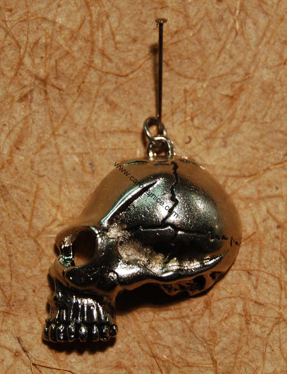 Lebka z profilu - Amulet