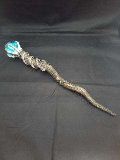 Hůlka Serpenta s modrým krystalem